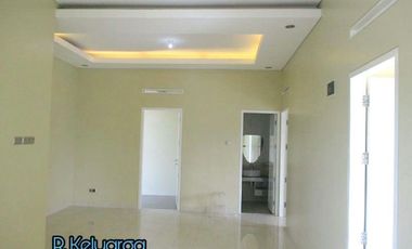 Di Sewakan Rumah Besar Siap Huni 4 Kamar Posisi HOEK di Antapani Bandung