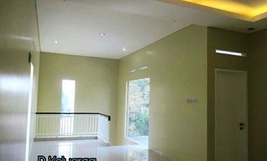 Di Sewakan Rumah Besar Siap Huni 4 Kamar Posisi HOEK di Antapani Bandung