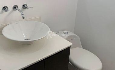 apartamento en arriendo en loma de las brujas. Cod A776322
