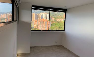 apartamento en arriendo en loma de las brujas. Cod A776322