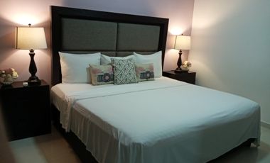 Depa de 3 recamaras con 3 baños completos climatizados y amueblado cuenta con alberca, vista al mar y a la isla de sacrificios en el piso 4.de a 128 m2 y 7:30 mts de frente al boulevard Manuel Ávila Camacho .