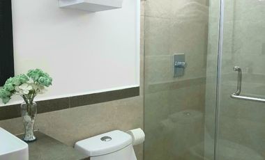 Depa de 3 recamaras con 3 baños completos climatizados y amueblado cuenta con alberca, vista al mar y a la isla de sacrificios en el piso 4.de a 128 m2 y 7:30 mts de frente al boulevard Manuel Ávila Camacho .