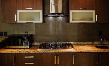 Depa de 3 recamaras con 3 baños completos climatizados y amueblado cuenta con alberca, vista al mar y a la isla de sacrificios en el piso 4.de a 128 m2 y 7:30 mts de frente al boulevard Manuel Ávila Camacho .