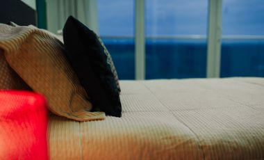 Depa de 3 recamaras con 3 baños completos climatizados y amueblado cuenta con alberca, vista al mar y a la isla de sacrificios en el piso 4.de a 128 m2 y 7:30 mts de frente al boulevard Manuel Ávila Camacho .