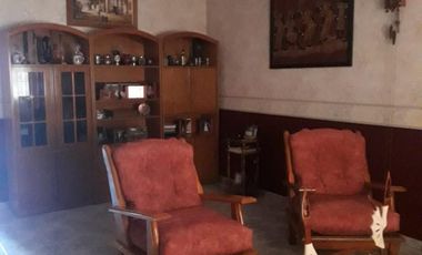 J.L.SUAREZ. DUPLEX 4 AMBIENTES, 3 DORMITORIOS, LIVING, COCINA-COMEDOR, 2 BAÑOS, LAVADERO, ALTILLO,  ENTRADA PARA AUTO, FONDO LIBRE CON QUINCHO Y PARRI