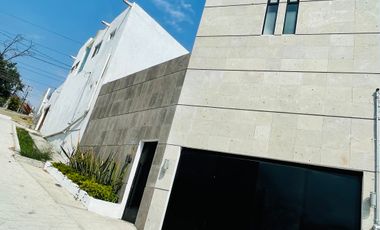 Casa Nueva,  en Fraccionamiento Las Brisas de Cuernavaca, Alberca