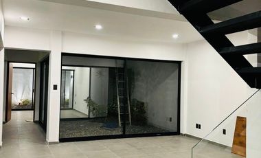Casa Nueva,  en Fraccionamiento Las Brisas de Cuernavaca, Alberca