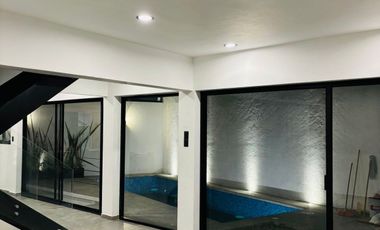 Casa Nueva,  en Fraccionamiento Las Brisas de Cuernavaca, Alberca