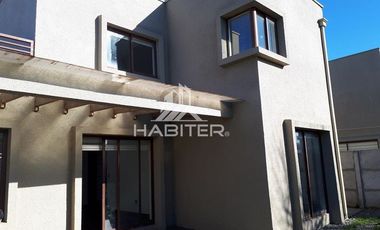 Casa en Venta en Condominio Peumayen