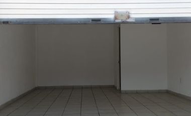 Venta de 4 Locales en Plaza San Luis, Fraccionamiento San Miguel