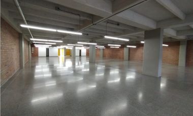 Arriendo local en el Centro Empresarial Olaya Herrera, Medellín 