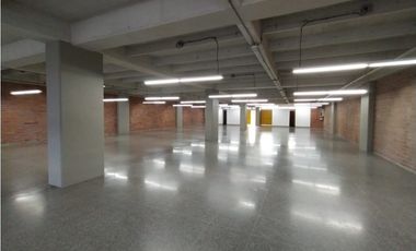 Arriendo local en el Centro Empresarial Olaya Herrera, Medellín 