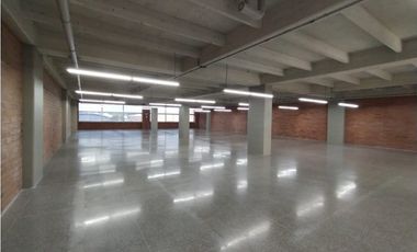 Arriendo local en el Centro Empresarial Olaya Herrera, Medellín 