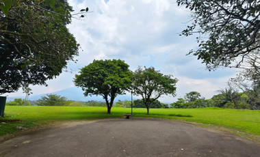 Kavling dengan pemandangan view GUNUNG DAN GOLF di Rancamaya Golf Estate Bogor