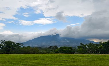 Kavling dengan pemandangan view GUNUNG DAN GOLF di Rancamaya Golf Estate Bogor