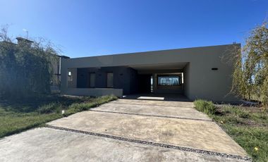 Casa de una planta en venta - Bo. Magallanes