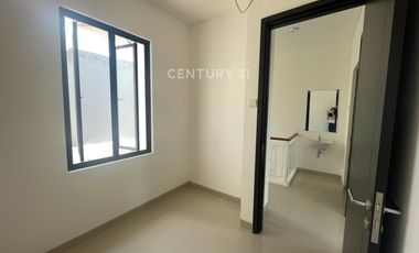 Rumah Minimalis La Seine JGC KT 2 Lingkungan Cluster Nyaman