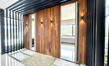 Impresionante casa para estrenar en el Alto de Palmas.