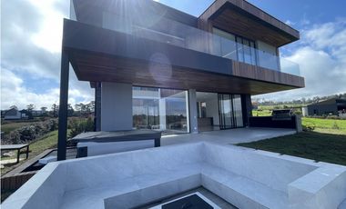 Impresionante casa para estrenar en el Alto de Palmas.