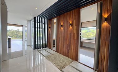 Impresionante casa para estrenar en el Alto de Palmas.