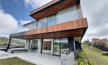 Impresionante casa para estrenar en el Alto de Palmas.