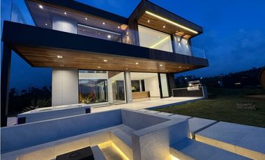 Impresionante casa para estrenar en el Alto de Palmas.