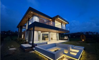 Impresionante casa para estrenar en el Alto de Palmas.