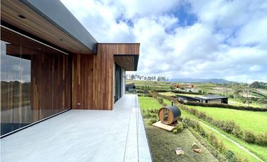 Impresionante casa para estrenar en el Alto de Palmas.