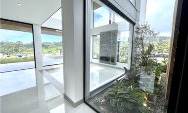 Impresionante casa para estrenar en el Alto de Palmas.