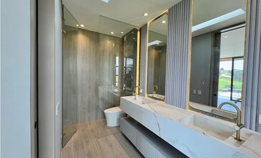 Impresionante casa para estrenar en el Alto de Palmas.