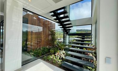 Impresionante casa para estrenar en el Alto de Palmas.