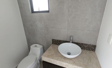Casa en venta con alberca y esquina Fracc. Residencial las Palmas, Medellín, Ver