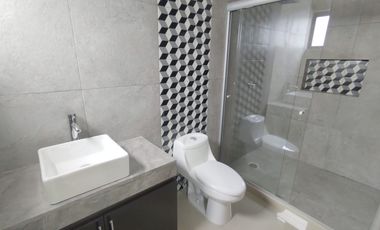 Casa en venta con alberca y esquina Fracc. Residencial las Palmas, Medellín, Ver