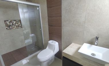 Casa en venta con alberca y esquina Fracc. Residencial las Palmas, Medellín, Ver