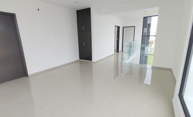 Casa en venta con alberca y esquina Fracc. Residencial las Palmas, Medellín, Ver
