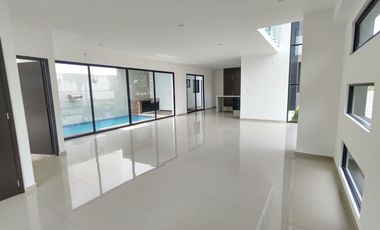 Casa en venta con alberca y esquina Fracc. Residencial las Palmas, Medellín, Ver