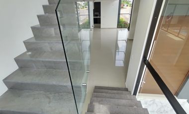 Casa en venta con alberca y esquina Fracc. Residencial las Palmas, Medellín, Ver