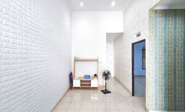 Rumah Strategis 8 Mnt ke Mall Paradise Walk Serpong Siap Huni J-30790