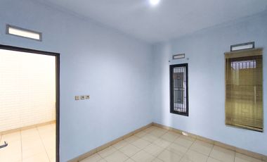 Rumah Strategis 8 Mnt ke Mall Paradise Walk Serpong Siap Huni J-30790