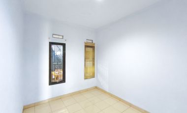 Rumah Strategis 8 Mnt ke Mall Paradise Walk Serpong Siap Huni J-30790