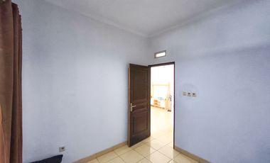 Rumah Strategis 8 Mnt ke Mall Paradise Walk Serpong Siap Huni J-30790