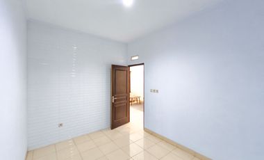 Rumah Strategis 8 Mnt ke Mall Paradise Walk Serpong Siap Huni J-30790