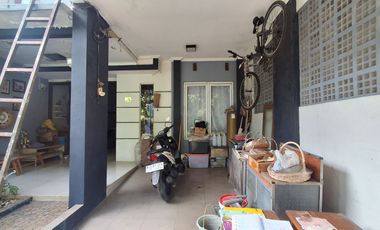 Rumah Terawat 15 Mnt ke Pintu Tol Cimanggis Hadap Timur J-45180