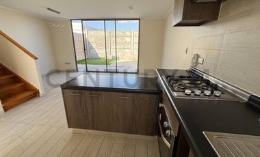 Se arrienda acojedora casa en Costa Laguna