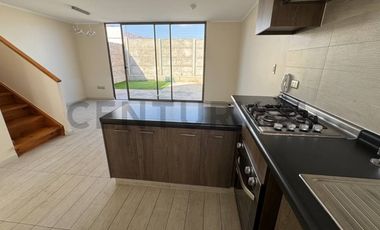 Se arrienda acojedora casa en Costa Laguna