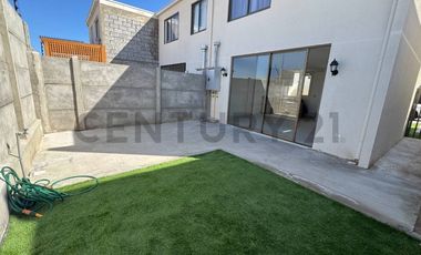 Se arrienda acojedora casa en Costa Laguna