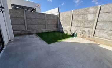 Se arrienda acojedora casa en Costa Laguna