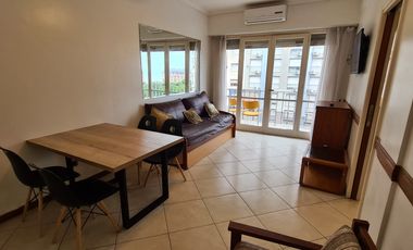 Alquiler Temp · Departamento · Dos ambientes · Vista a la plaza - Av. Colón 2134
