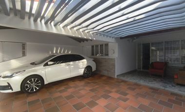 casa en venta en la riviera. Cod V31248