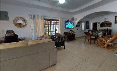 VENTA DE CASA EN PENONOME CON 1,400 MT2 - SOBRE LA VIA INTERAMERICANA